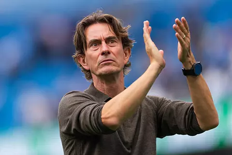 مدرب توتنهام يطالب لاعبيه بـ"فوضى منظمة" أمام أرسنال